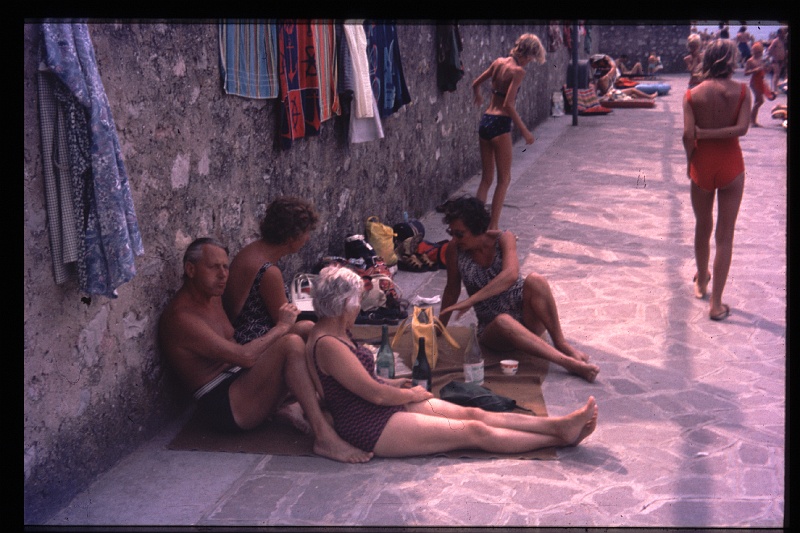 35.Malcesine jul 1975 Rino,Lili,Ilse,Mama,Brigitte,Marion.JPG
